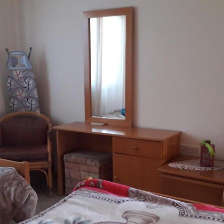 Natasha'S Apartments Paphos Ngoại thất bức ảnh