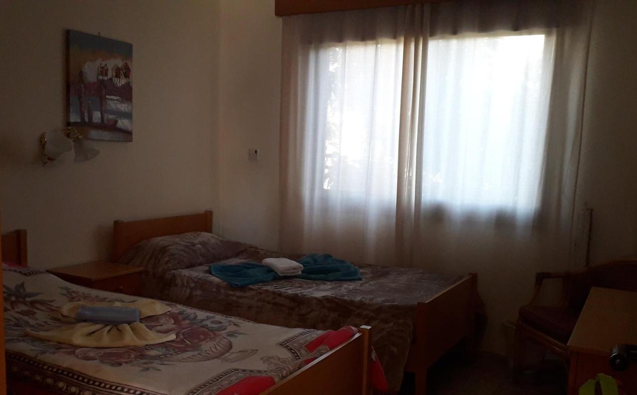 Natasha'S Apartments Paphos Ngoại thất bức ảnh