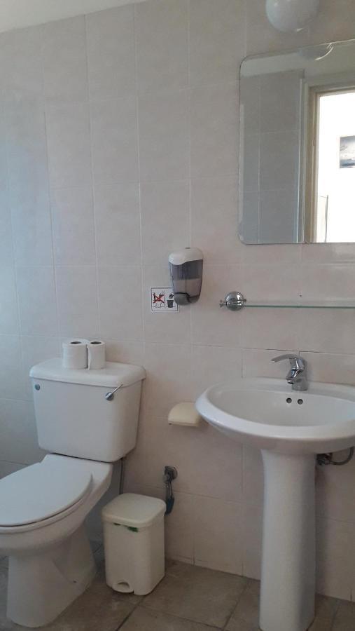 Natasha'S Apartments Paphos Ngoại thất bức ảnh