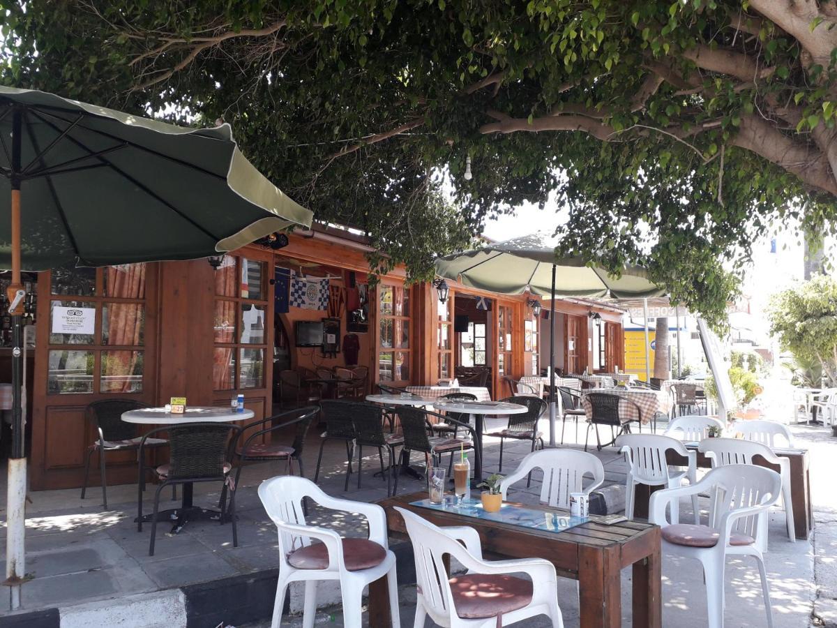 Natasha'S Apartments Paphos Ngoại thất bức ảnh